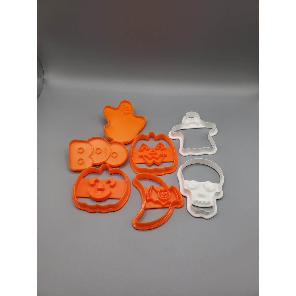 Vintage Set of 7 Halloween Plastic Cookie Cutters Pre-owned